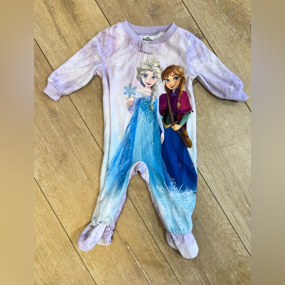 🔥3/$18🔥Girls size 12 months Disney Frozen character Footies One Piece pajamas.